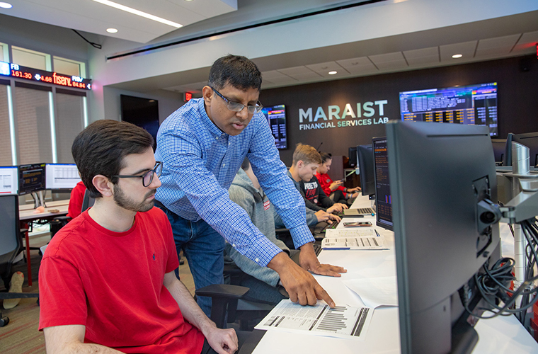 Student and professor in the UL Lafayette Mariast financial lab