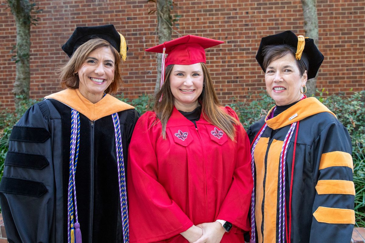 At Commencement, Brandy Sizemore, the 3000th graduate of the RN to BSN program, poses for a photo with Helen Fox-McCloy, Instructor in the program, and Lisa Broussard, Interim Dean and Professor in the College of Nursing & Health Sciences.