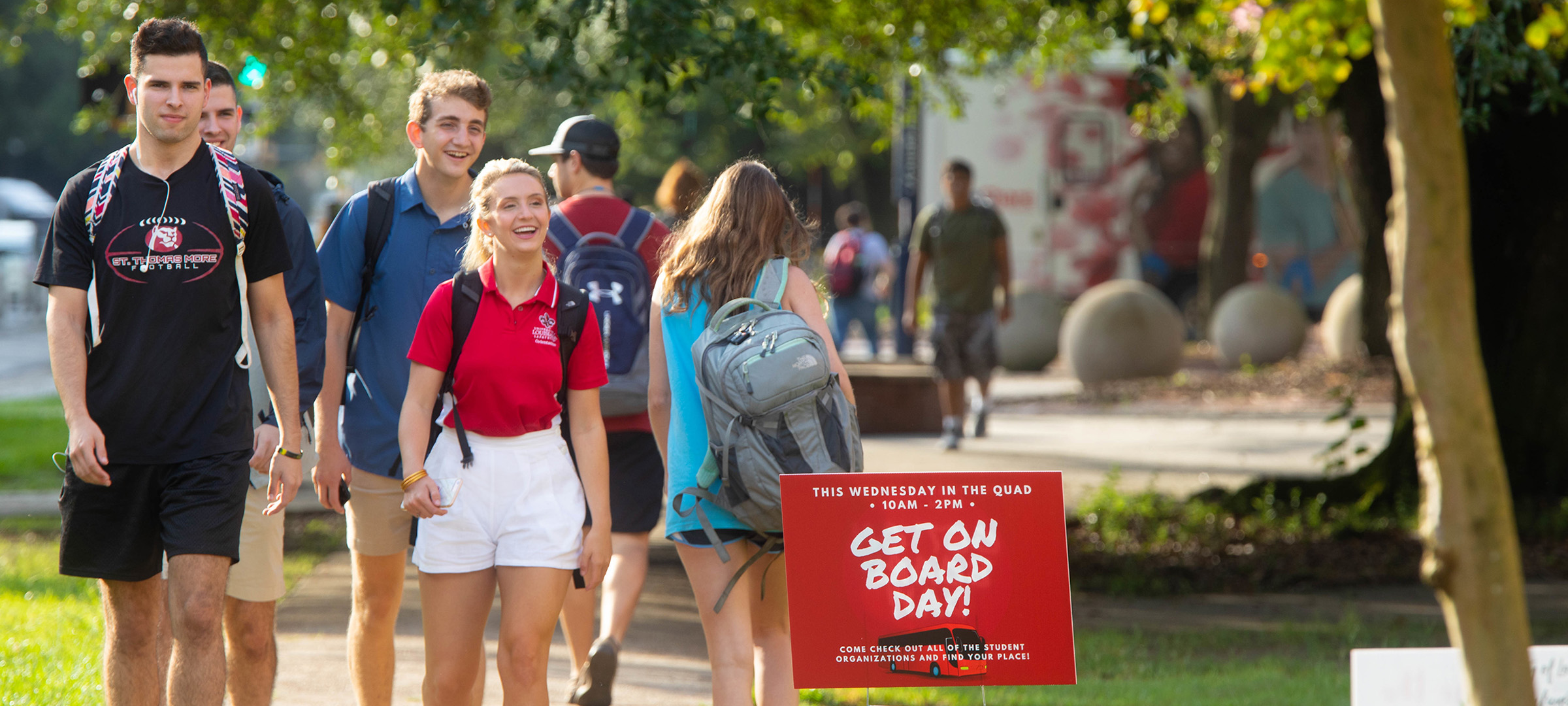 Students walking UL Lafayette's campus